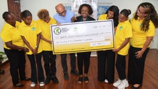 Grange gives financial support to national youth swimming team