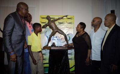 Minister Grange Unveils Maquette of the Bolt Statue