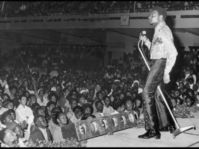 Count Prince Miller on stage, doing his thing.