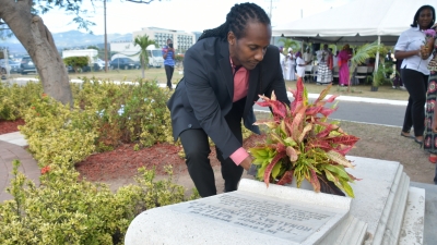 Minister of State in the Ministry of Culture, Gender, Entertainment and Sport, the Honourable Alando Terrelonge makes a Floral Tribute at the resting place of Mallica “Kapo” Reynolds (National Heroes Park) on February 10, the anniversary of his 108th birthday.